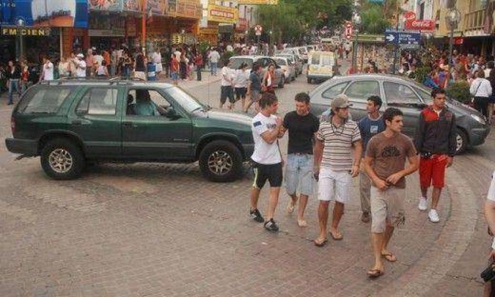 Proponen multar a los autos oficiales que estacionen mal en Villa Carlos Paz