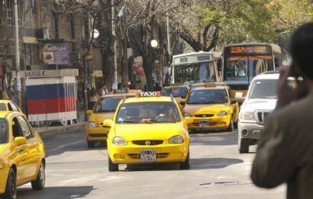 Viajar en taxi costar� arriba de los 25 pesos