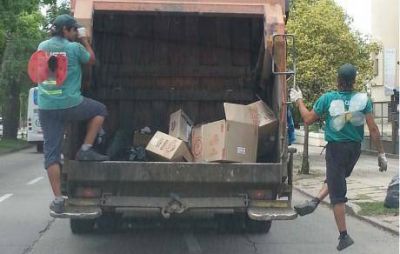 La historia de los dos basureros que trabajaron "con las alitas arriba"