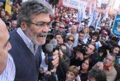 Pihen solicit� al ministro Simon que atienda la crisis del Pasteur