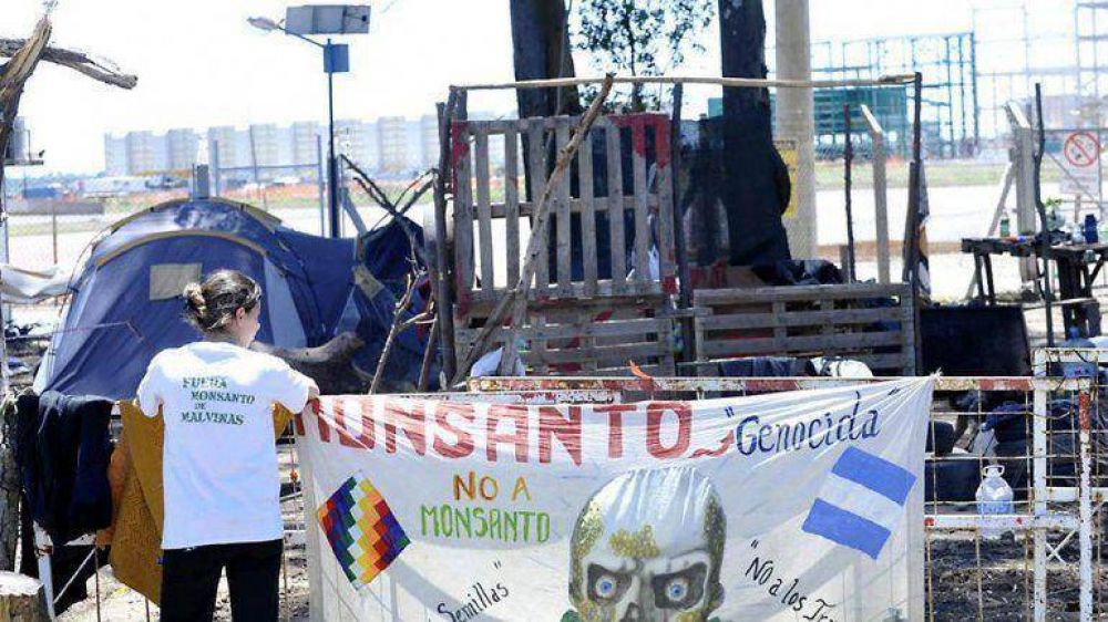Batalla campal entre una patota de Uocra y los ambientalistas