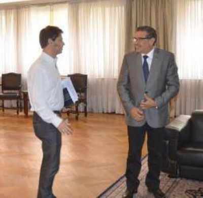 Beder consider� una necesidad tener que crear empresas estatales