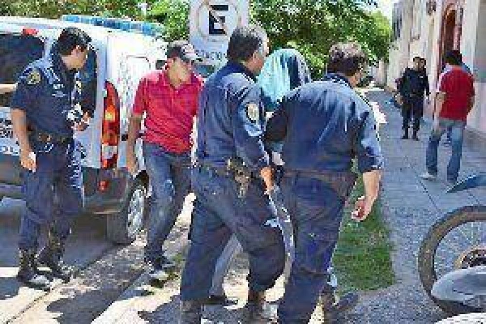 Subi� un video hot de su mujer y le dio 3 tiros cuando lo fue a denunciar