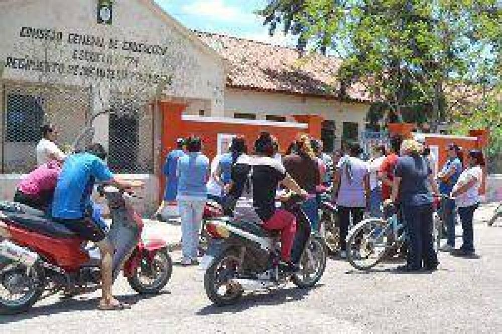 Detienen a docente y lo acusan de abuso por los testimonios de once de sus alumnas