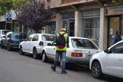 Modifican el horario del estacionamiento medido en el centro de la ciudad