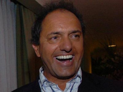 Despu�s de ceder ante Massa, Scioli est� feliz y saca pecho porque tiene su Presupuesto