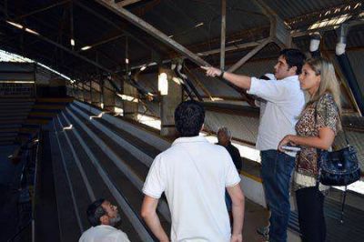 Supervisaron avances en la remodelaci�n del estadio del Club Don Orione