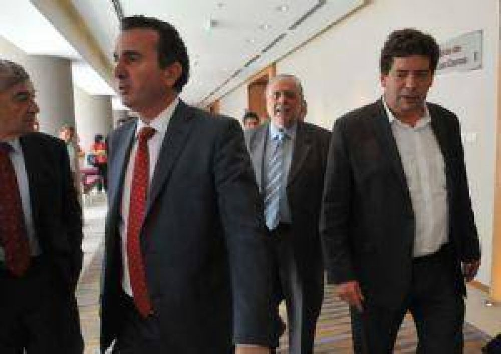 P�rez pide ayuda para pagar aguinaldos