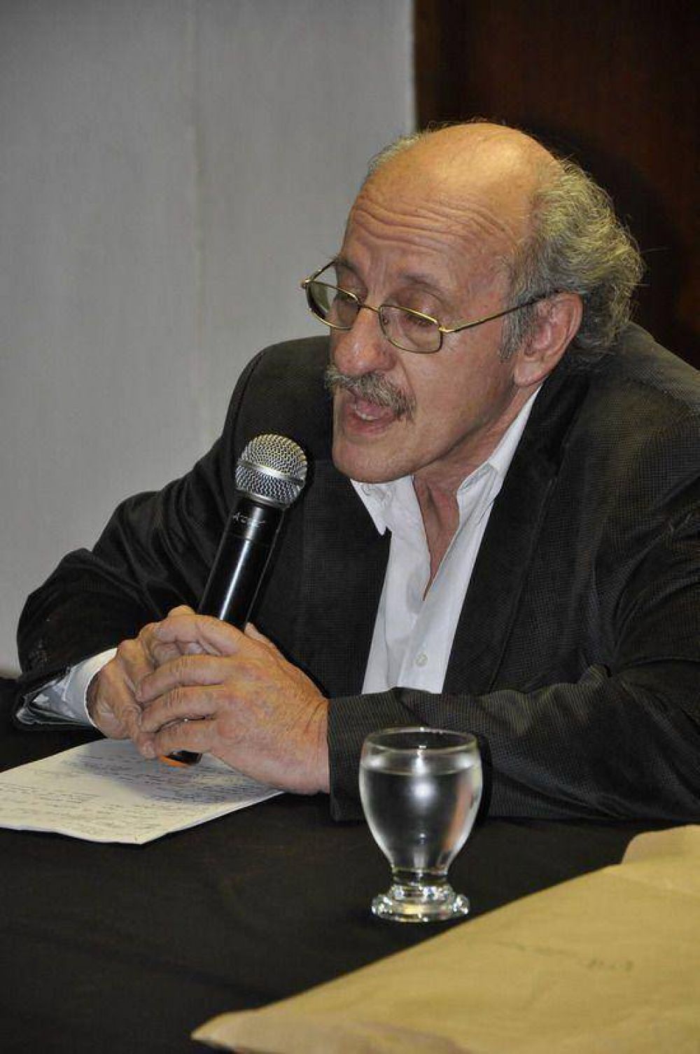 El Dr. Guillermo Wierzba disert� sobre �La econom�a mundial y regional y el problema de la inflaci�n estructural�  