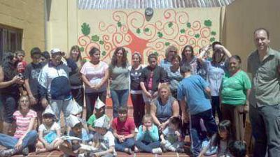 Pintaron el mural �Dialogando con las Paredes� en el CEM N� 126