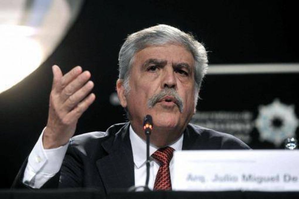 "Hablar de autoabastecimiento con 54% de pobreza es faltarle el respeto a la gente", dijo De Vido