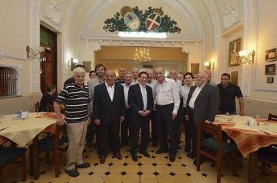 EL INTENDENTE DE LAN�S DAR�O D�AZ P�REZ INVITADO DE HONOR A LA CENA ANUAL DE LA CENTENARIA INSTITUCI�N DE REMEDIOS DE ESCALADA
