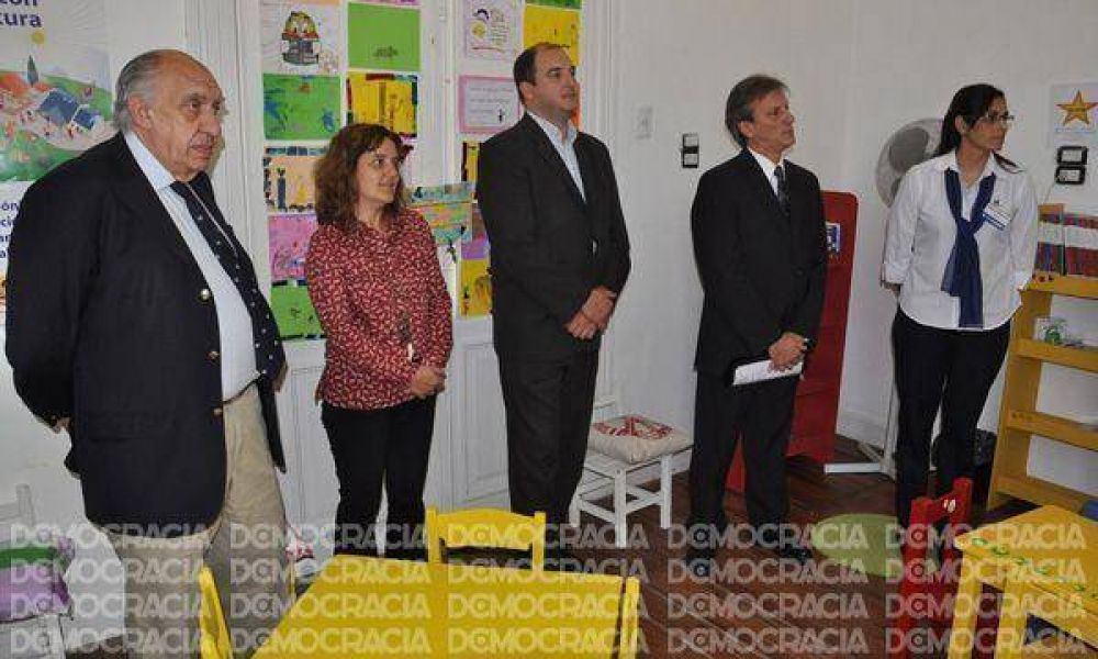 Se inaugur� el Rinc�n de Lectura Infantil