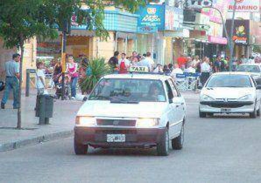 Jubilados piden una tarifa especial en taxis y remises para mayores de 70 a�os