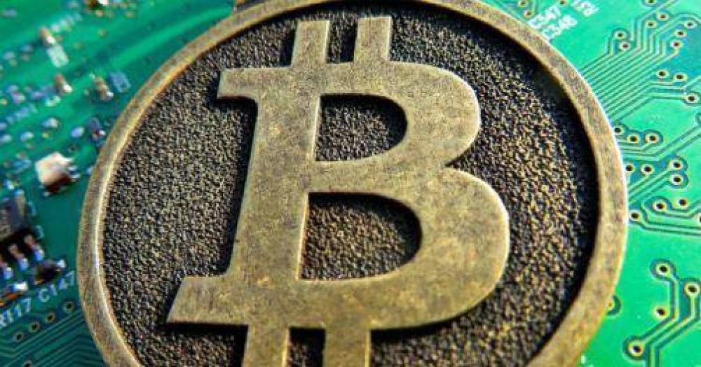 Dinero virtual: Bitcoin super el valor del oro