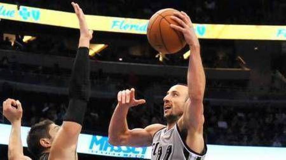 El bahiense "Manu" Gin�bili festej� sus 900 partidos en la NBA con un triunfo de los Spurs ante Orlando