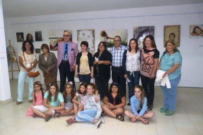 Se present� muestra de arte del taller de Valeria Di Pascuale