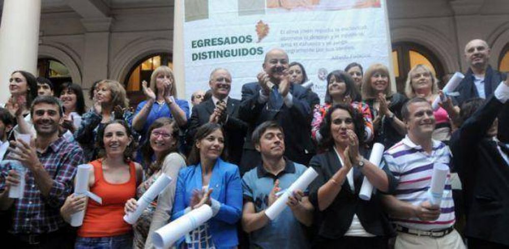 UNLP distingui� a mejores promedios de posgrados