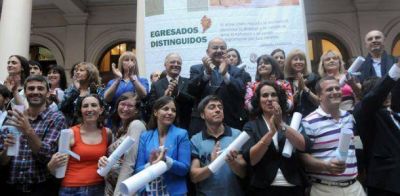 UNLP distingui� a mejores promedios de posgrados
