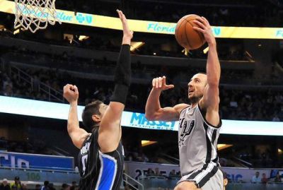 Manu Gin�bili festej� sus 900 partidos en la NBA con un triunfo