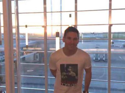 Messi lleg� a Argentina y pasar� el fin de semana en Rosario antes de iniciar el tratamiento por su lesi�n