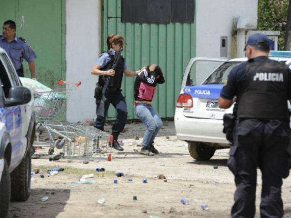 Seguir�n presas 47 personas que participaron de los robos a los s�permercados