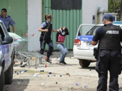 Seguir�n presas 47 personas que participaron de los robos a los s�permercados