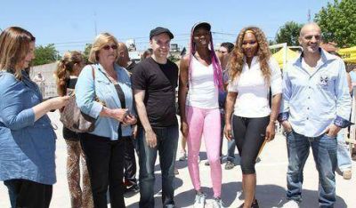 Las hermanas Williams visitaron el barrio Cilda�ez