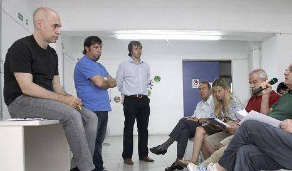 Rodr�guez Larreta y Corach charlaron con vecinos sobre estacionamiento medido