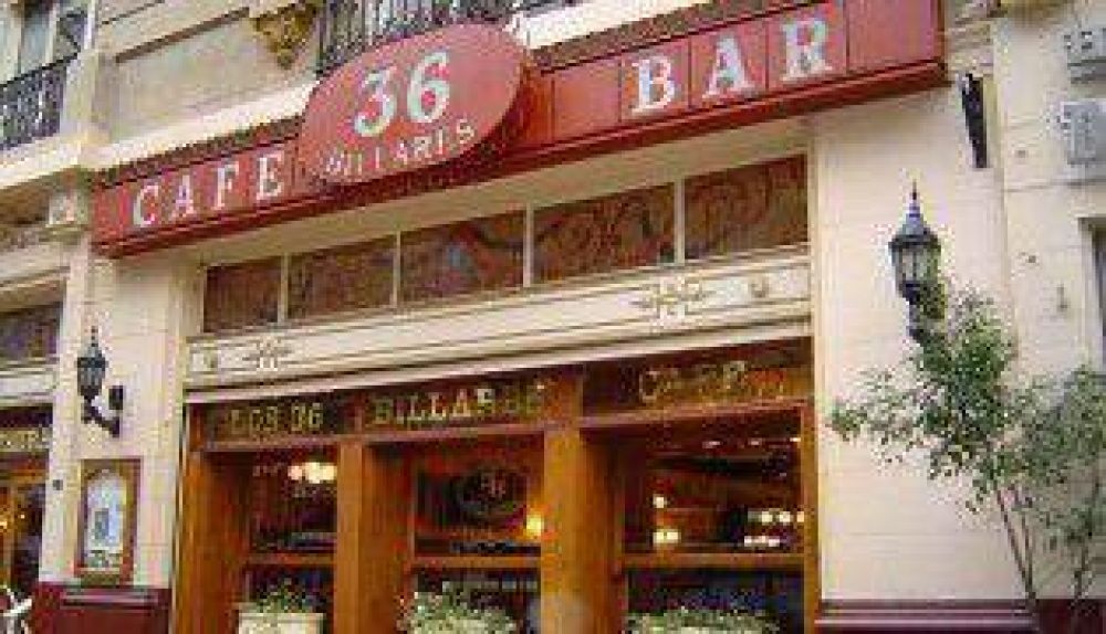 Tras la noticia de su cierre, realizan abrazo al bar 36 Billares