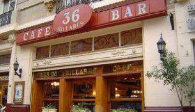 Tras la noticia de su cierre, realizan abrazo al bar 36 Billares