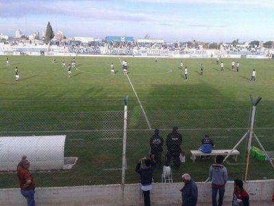 Uni�n de Mar del Plata sum� de a tres en el Sur