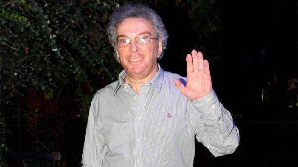 Alfredo Alc�n, internado en grave estado de salud