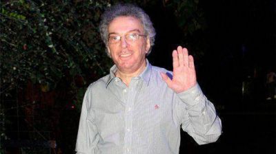 Alfredo Alc�n, internado en grave estado de salud
