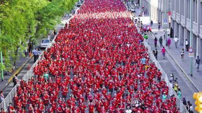 Una marea roja de 15 mil almas conquist� las calles porte�as