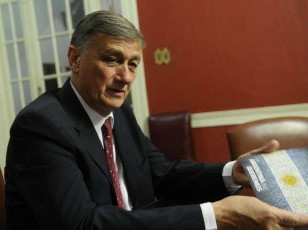 Binner asegur� que "el pacto secreto por Repsol es un manoseo a la opini�n p�blica"