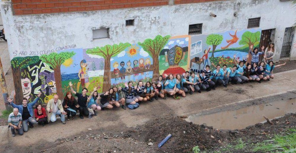 El Colegio Covadonga inaugur� nuevo mural