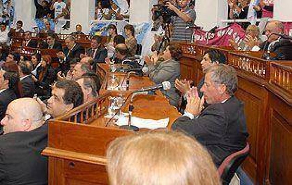 Presidente Per�n: Por unanimidad, el Concejo aprob� una suba de tasas del 15%