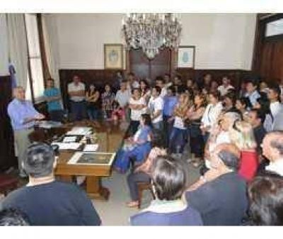 Flamantes vecinales con el intendente  