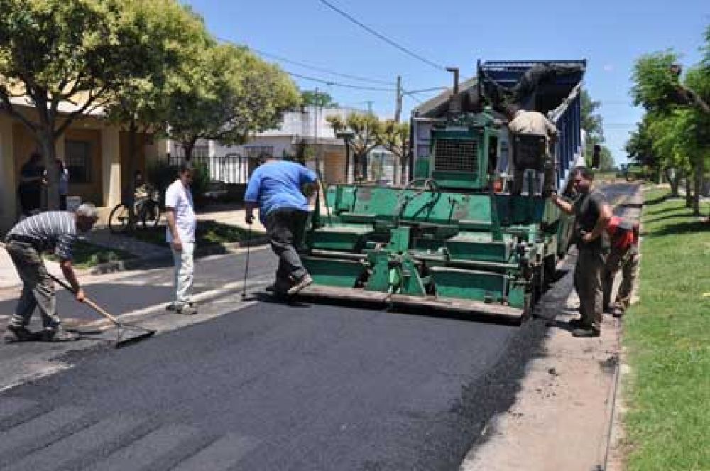 Avanza la obra de pavimentaci�n en Moquehu� 