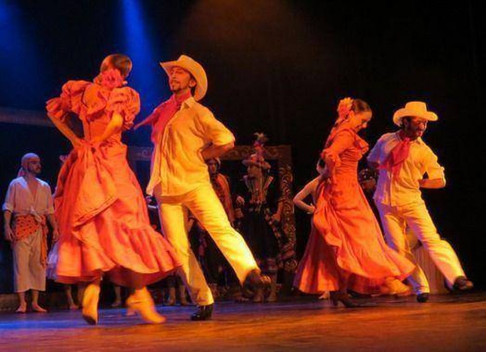 Extraordinaria presentaci�n del Ballet Folkl�rico en el Teatro Espa�ol