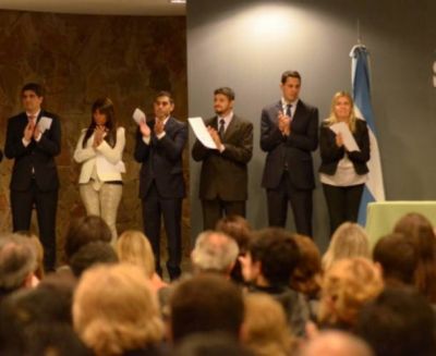 El Gobernador movi� el tablero y cambi� medio gabinete