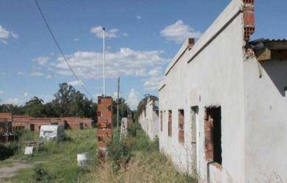 Adecuar�n el proyecto del barrio Universitario y prometen su terminaci�n para el a�o entrante
