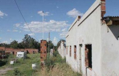 Adecuar�n el proyecto del barrio Universitario y prometen su terminaci�n para el a�o entrante