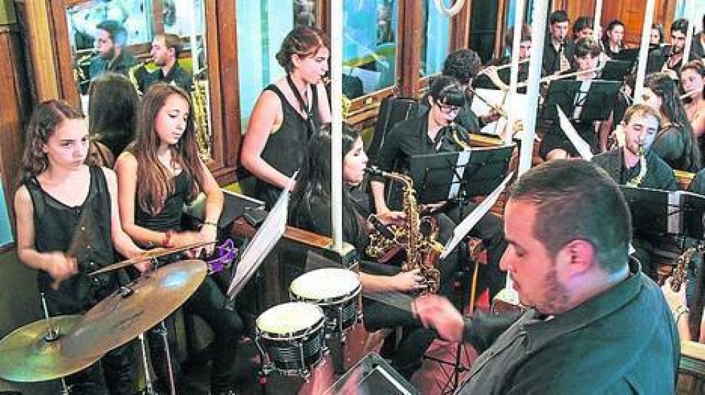 El subte festej� 100 a�os con la vuelta de las �brujas�
