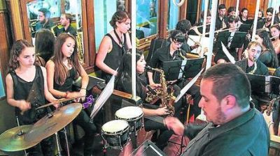 El subte festej� 100 a�os con la vuelta de las �brujas�