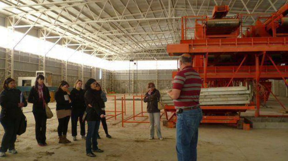 Docentes visitaron la futura planta separadora de residuos