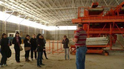 Docentes visitaron la futura planta separadora de residuos
