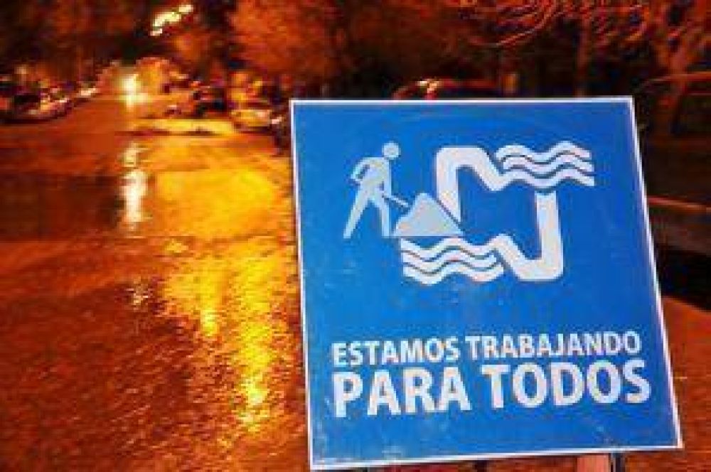 Reparan acueducto roto en Cutral Co