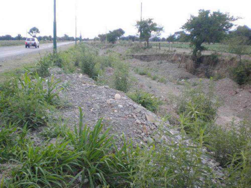Peligra la ruta 24 a causa de la falta de desag��es